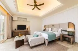 Family Luxury Suite Pool Villa
