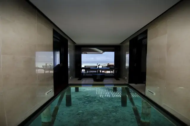 Deluxe Water Villa glass floor