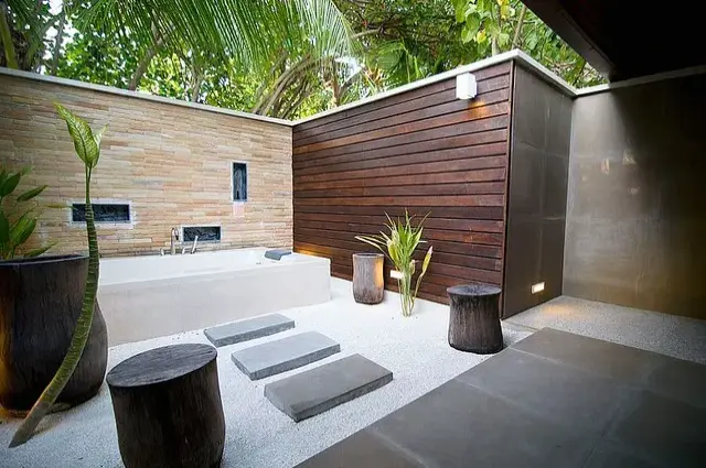 Lagoon Villa outdoor bath