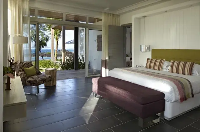 Deluxe Beachfront Suite Bedroom