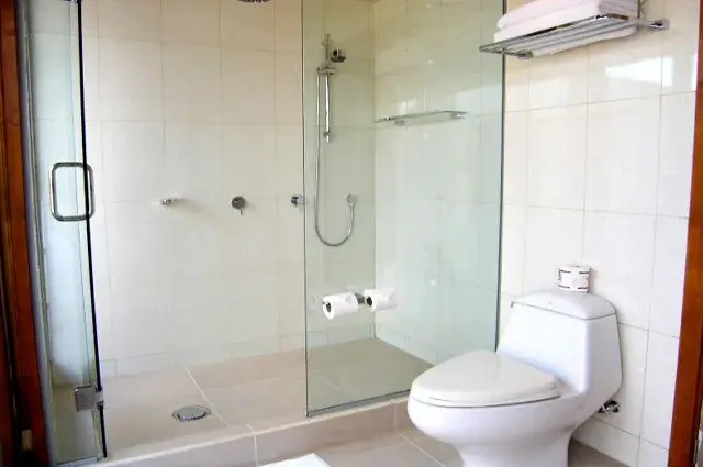 Jacuzzi Water Villa - Shower/Toilet