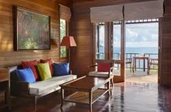 King Premium Oceanfront Villa Living Area