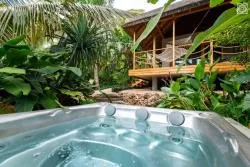 Jacuzzi Bungalow